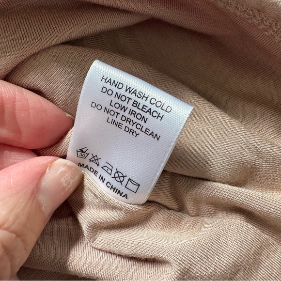 BE COOL NWT Taupe V-Neck Tank Top Size Large - Picture 5 of 7